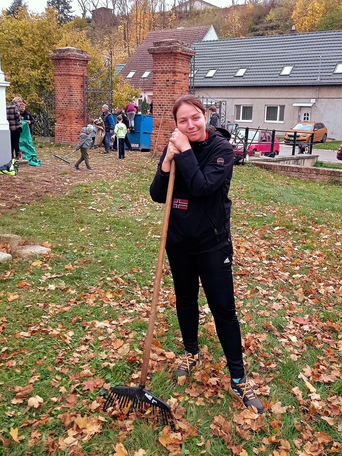 [2025-11-01]_uklid_zidovskeho_hrbitova_0005