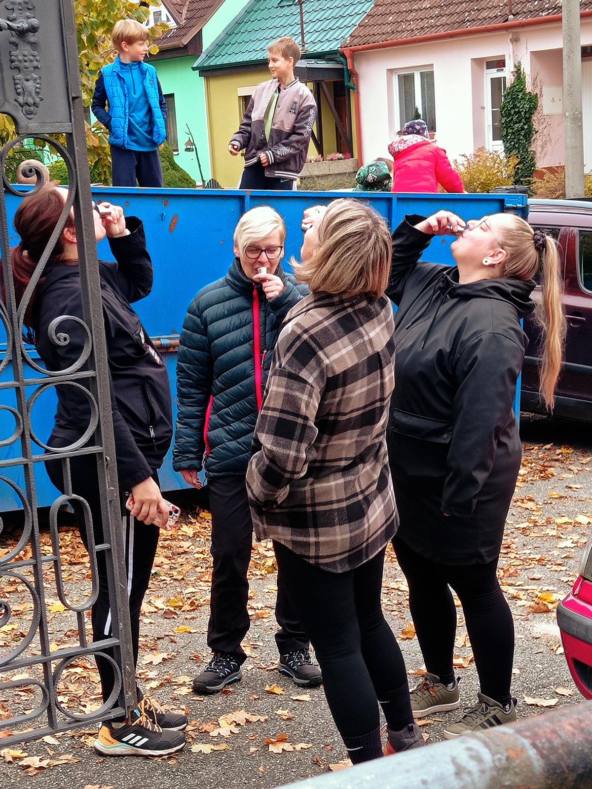 [2025-11-01]_uklid_zidovskeho_hrbitova_0016