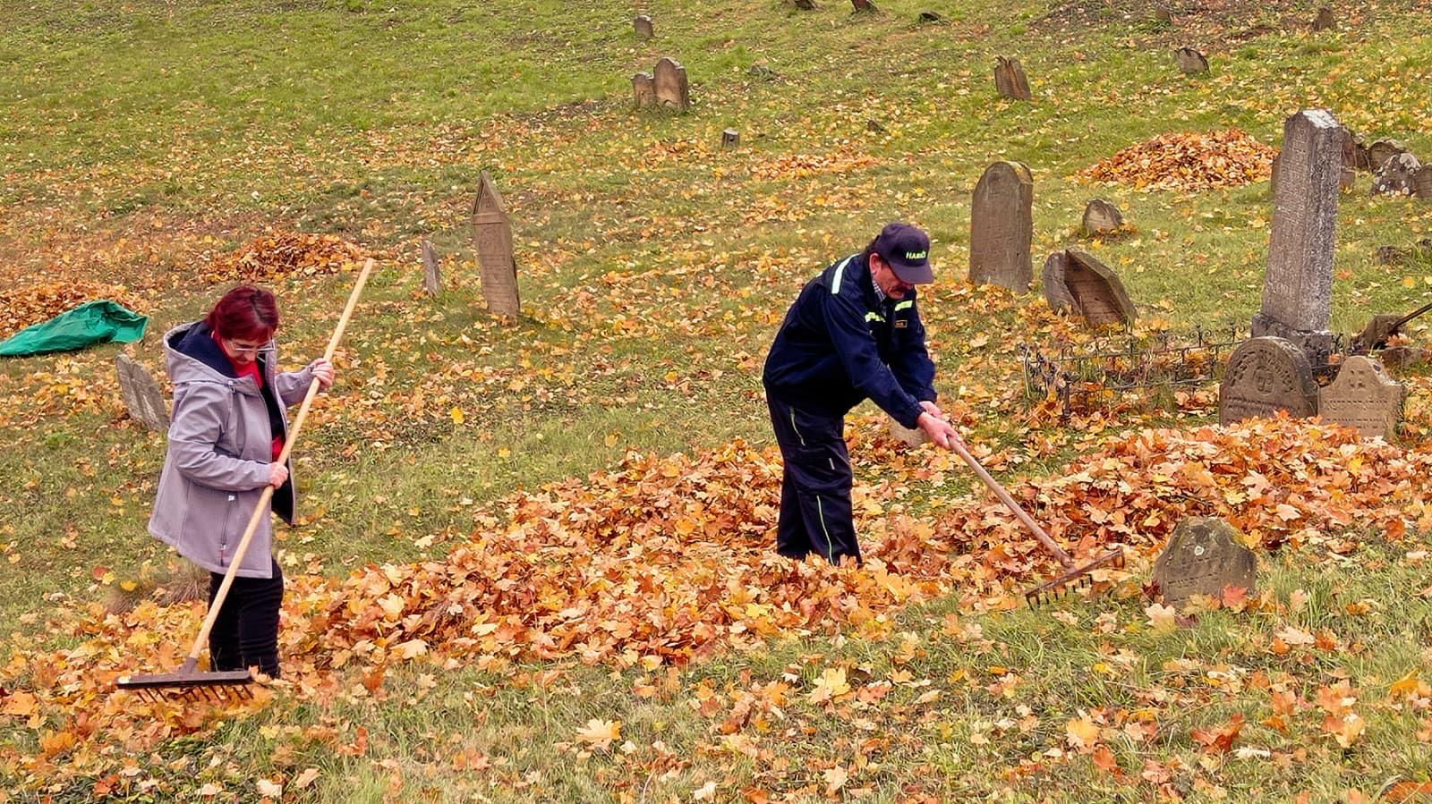 [2025-11-01]_uklid_zidovskeho_hrbitova_0022