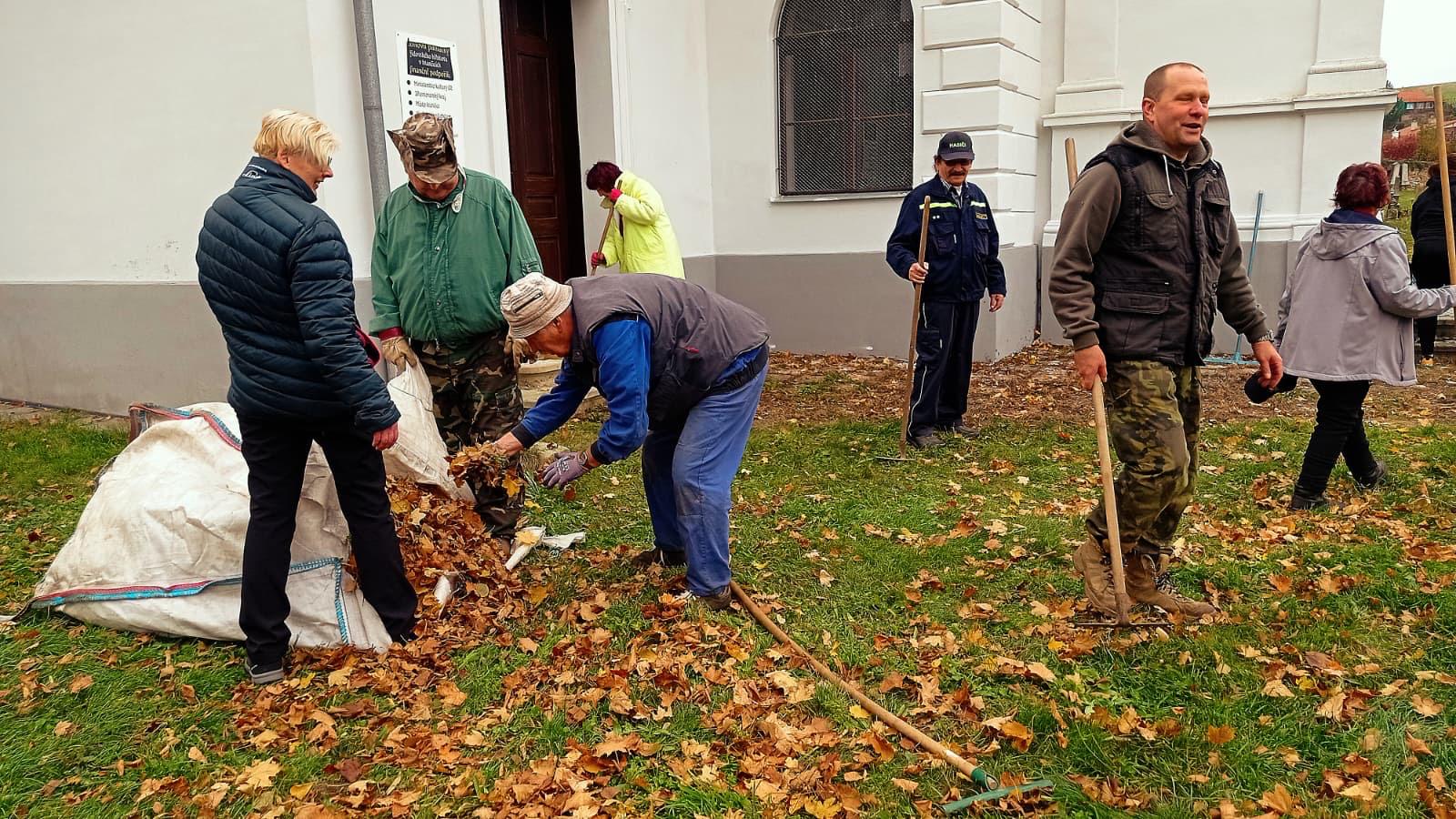 [2025-11-01]_uklid_zidovskeho_hrbitova_0026