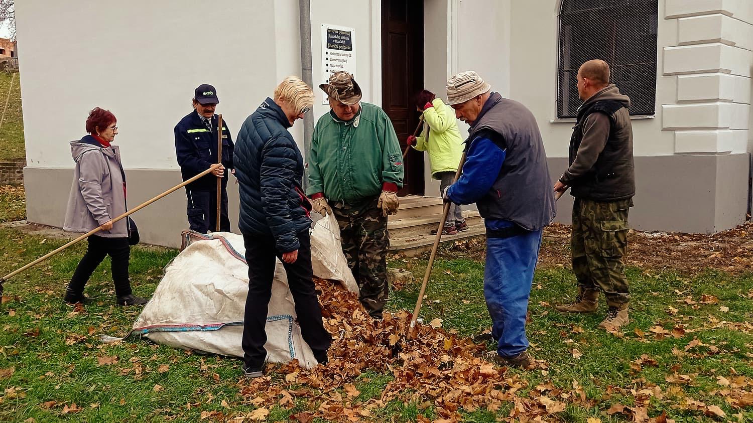 [2025-11-01]_uklid_zidovskeho_hrbitova_0028