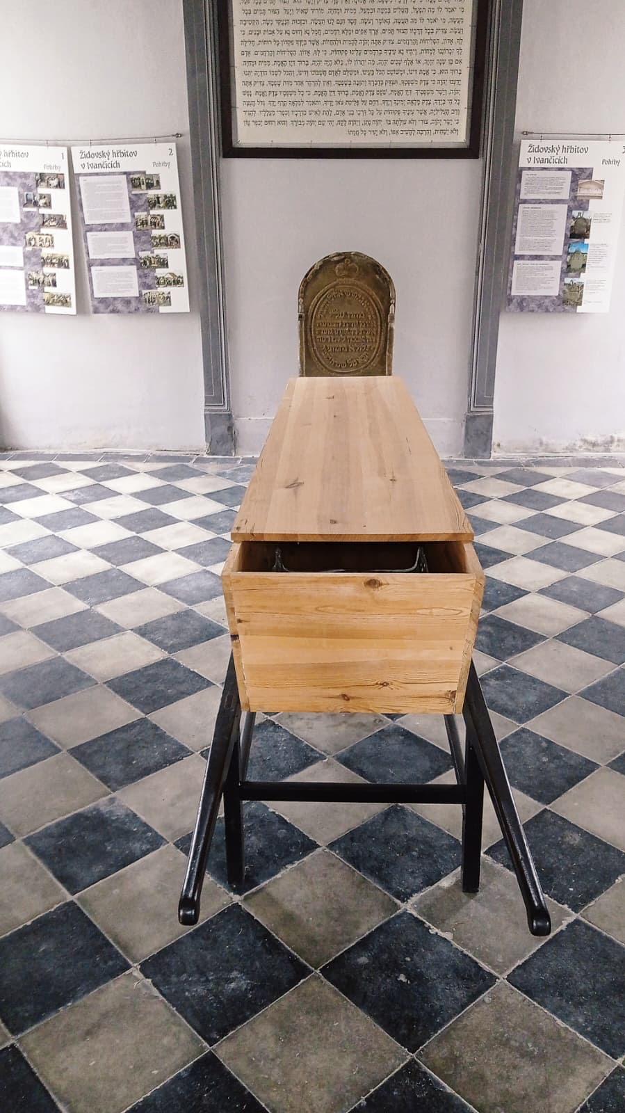 [2025-11-01]_uklid_zidovskeho_hrbitova_0031