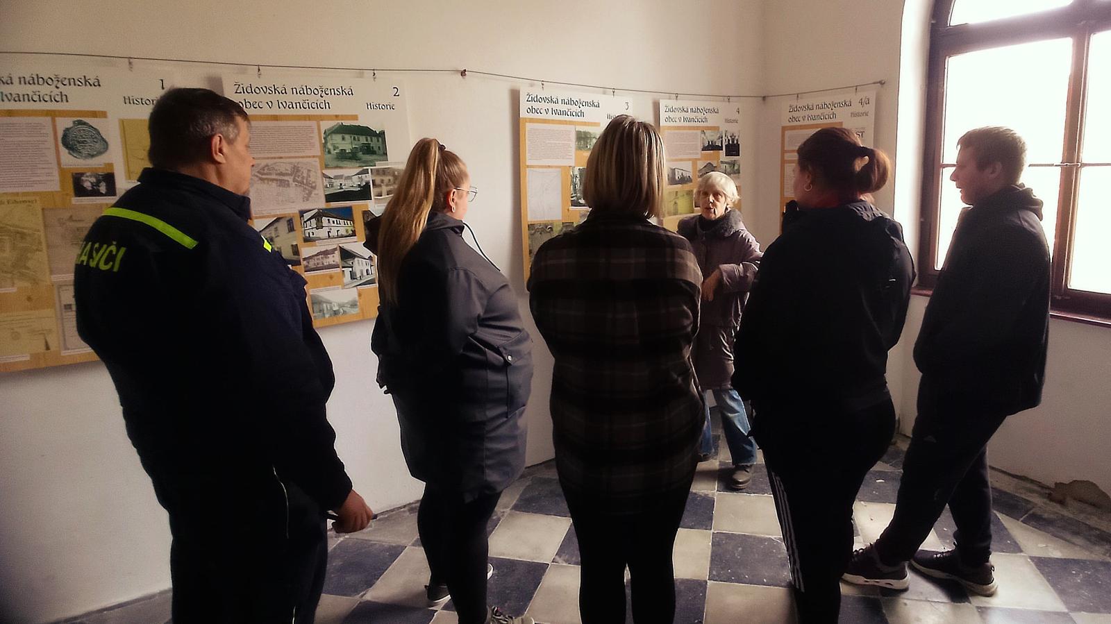 [2025-11-01]_uklid_zidovskeho_hrbitova_0037