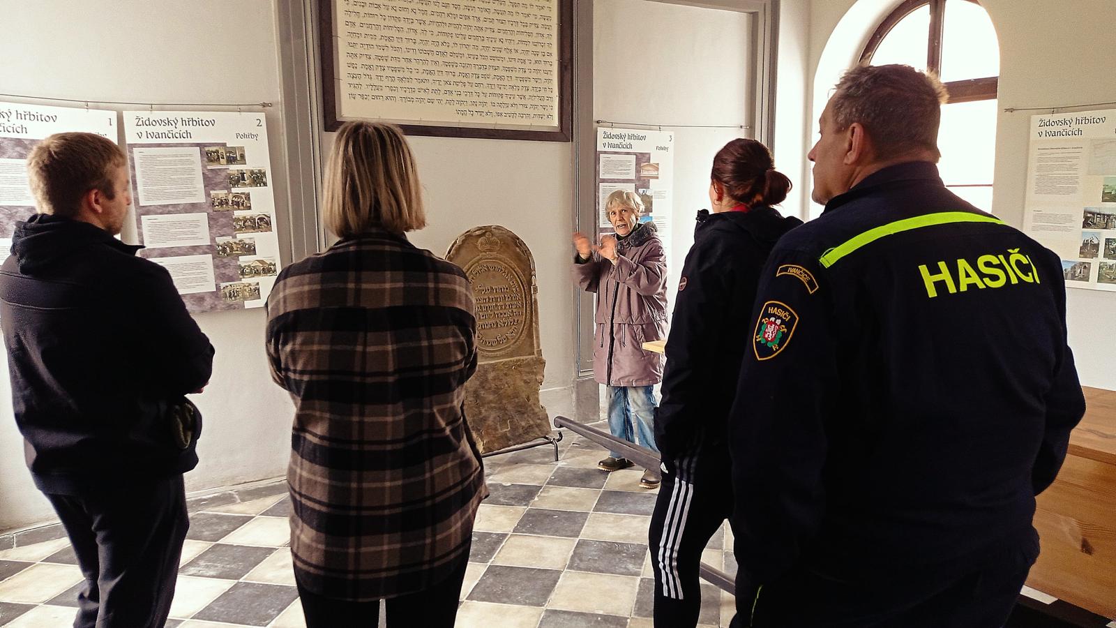 [2025-11-01]_uklid_zidovskeho_hrbitova_0040