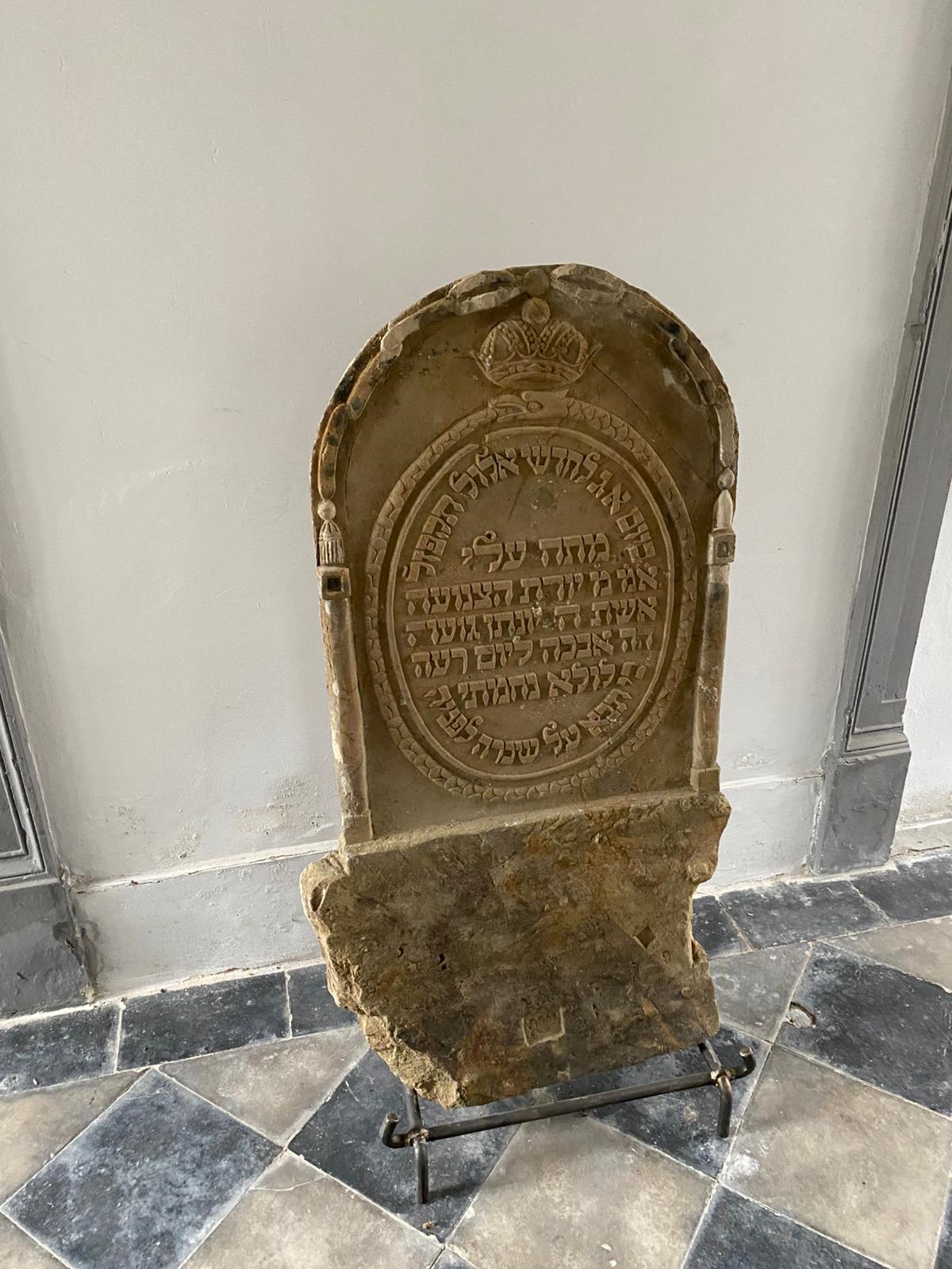 [2025-11-01]_uklid_zidovskeho_hrbitova_0065