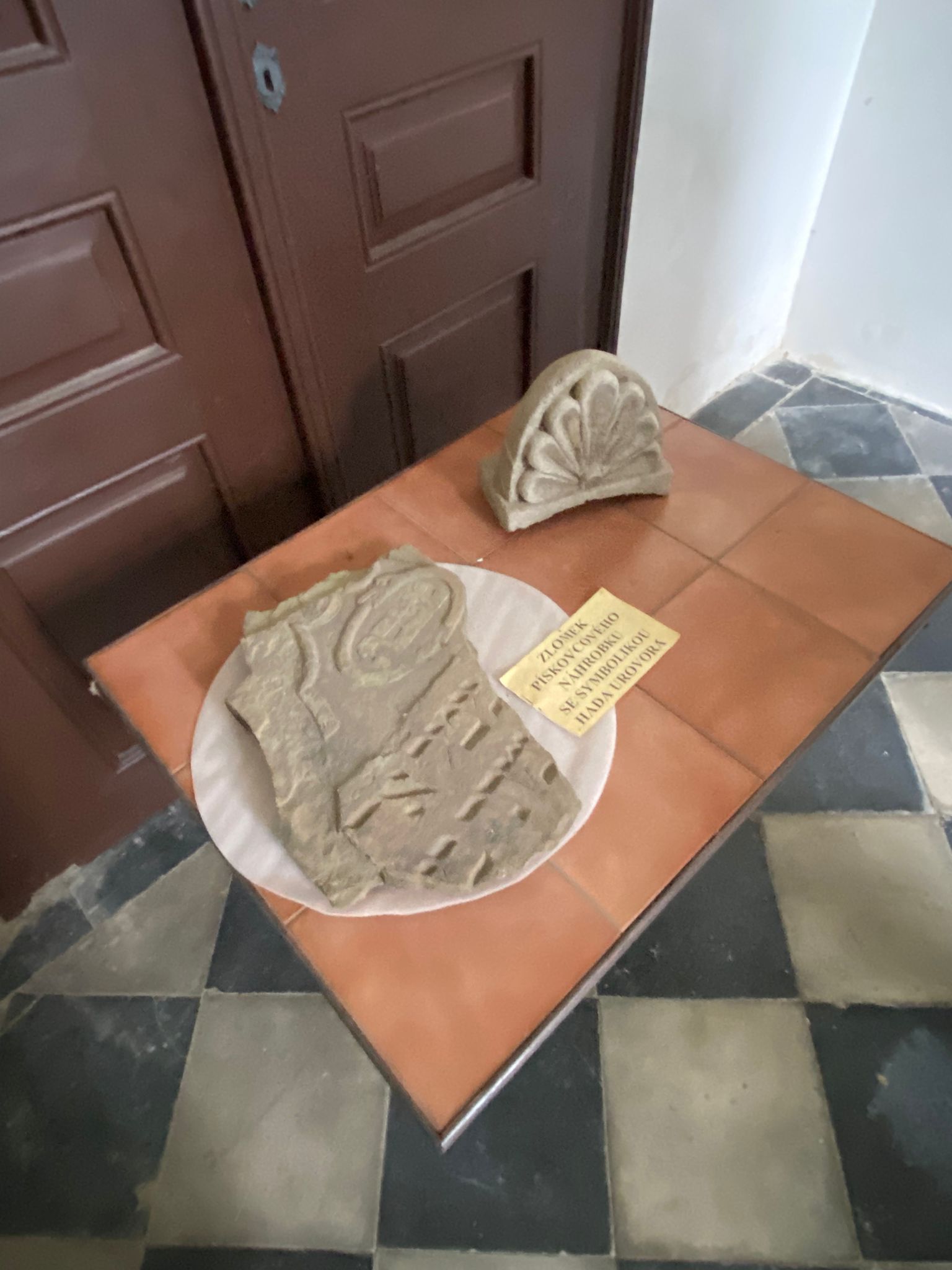 [2025-11-01]_uklid_zidovskeho_hrbitova_0075