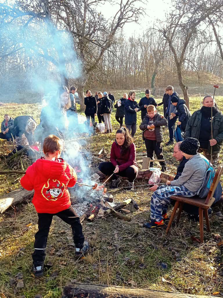 [2025-11-08]_sazeni_stromku_na_rene_0017