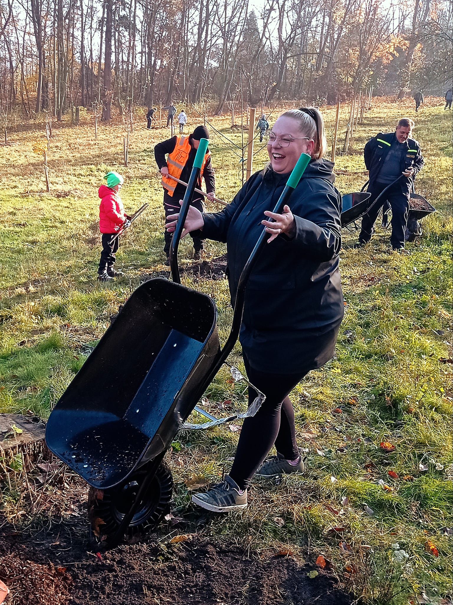 [2025-11-08]_sazeni_stromku_na_rene_0021