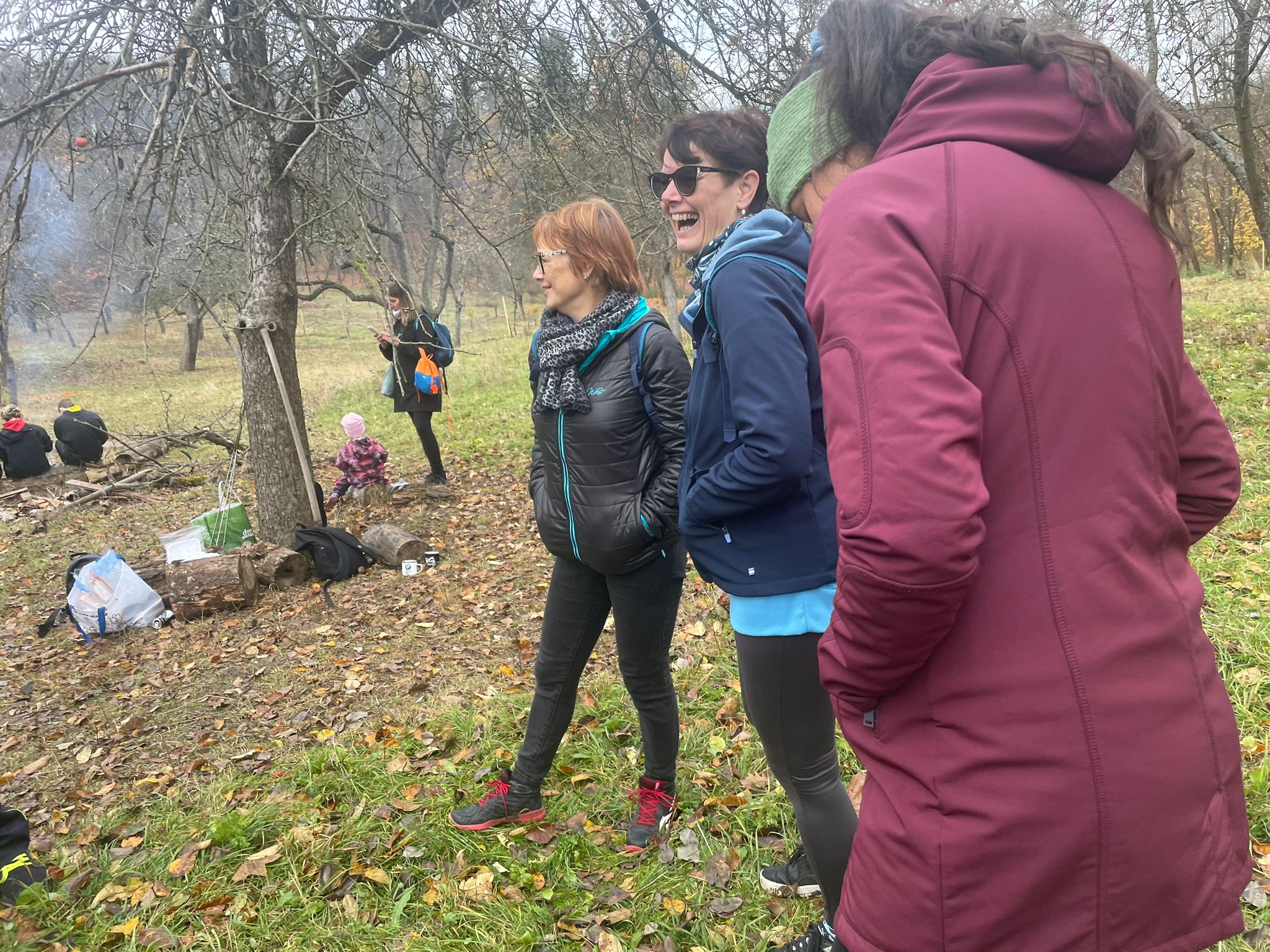 [2025-11-08]_sazeni_stromku_na_rene_0055