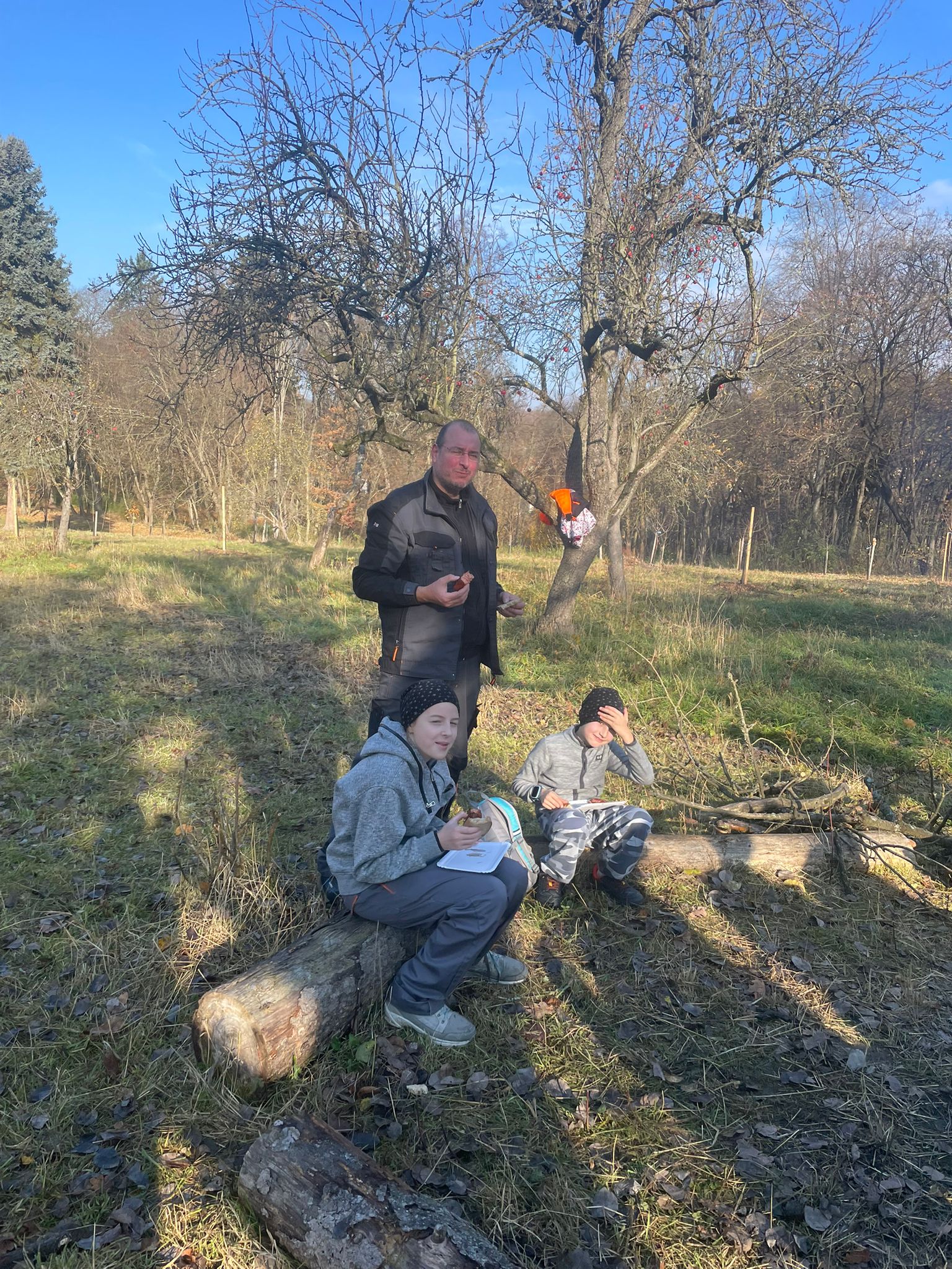 [2025-11-08]_sazeni_stromku_na_rene_0072