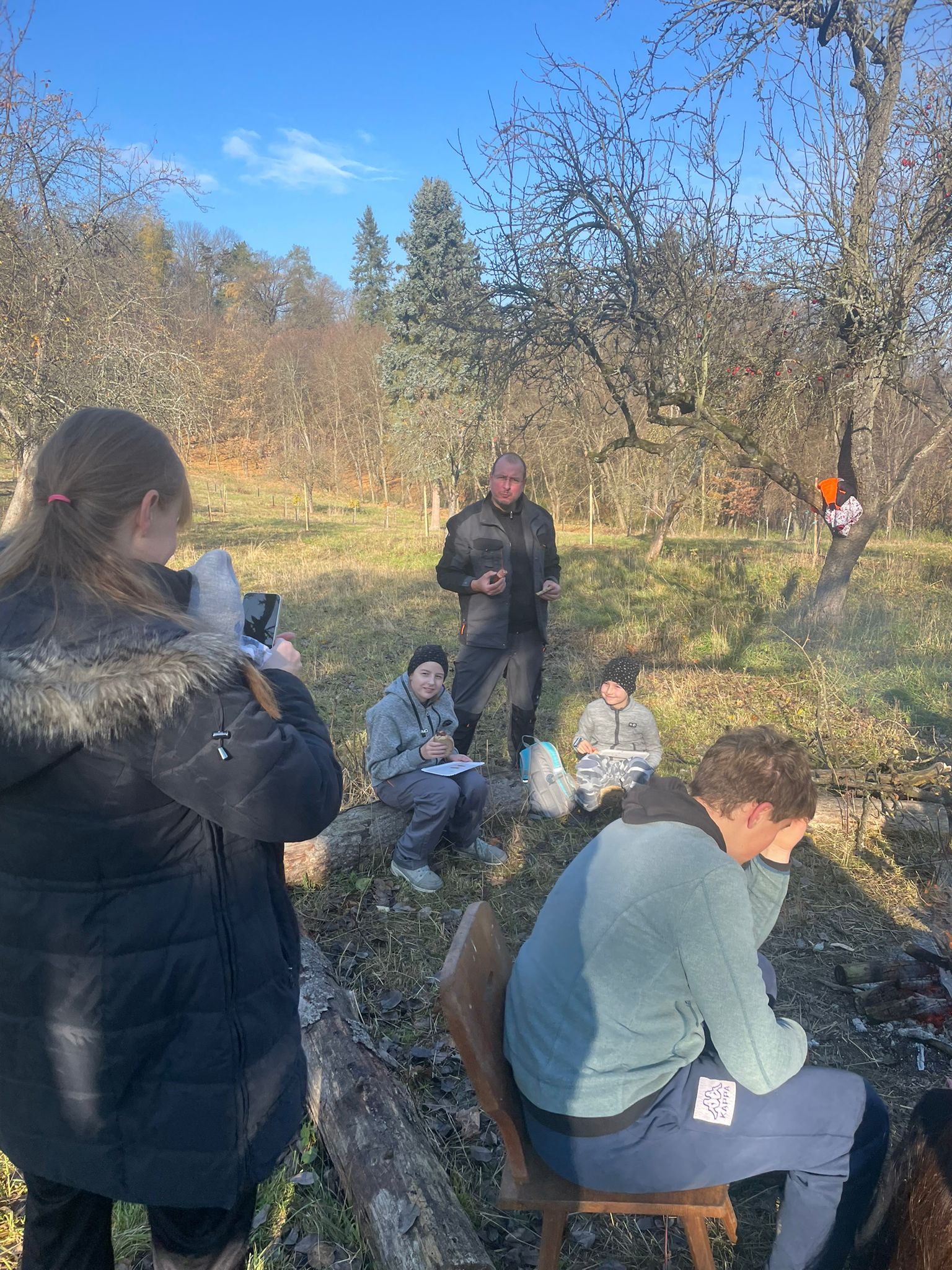 [2025-11-08]_sazeni_stromku_na_rene_0073